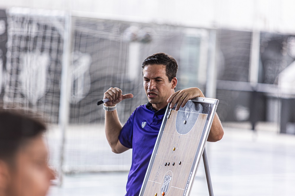 Futsal: Visando o Jijoca, Técnico Daniel Sena orienta treino tático em mais um dia de atividades