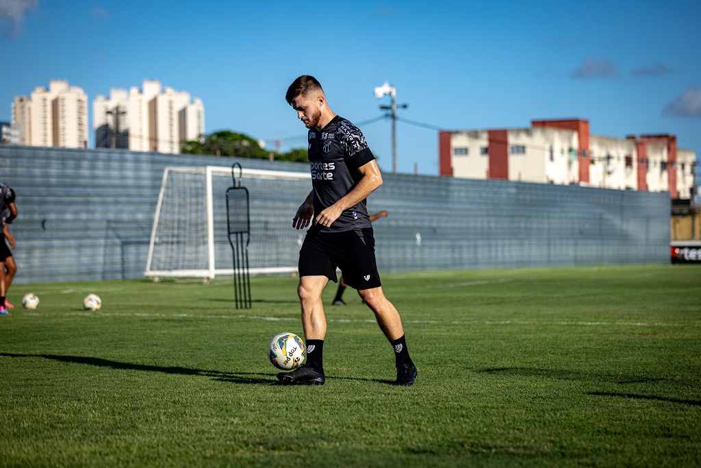 Com treinamento coletivo, Ceará fecha preparação para confronto com o Barbalha