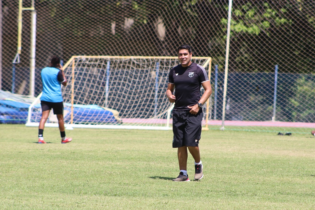 Fut. Feminino: Classificado para as semifinais na liderança, Erivelton Viana comenta sobre a primeira fase do Estadual