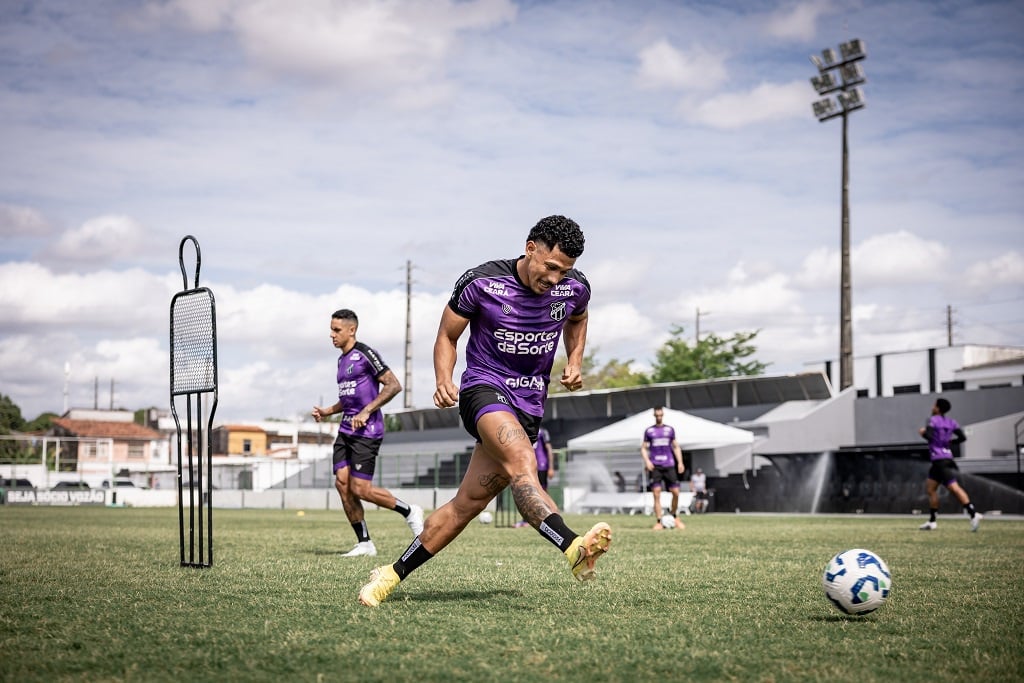 No segundo dia de trabalho da semana, elenco alvinegro realiza trabalho técnico