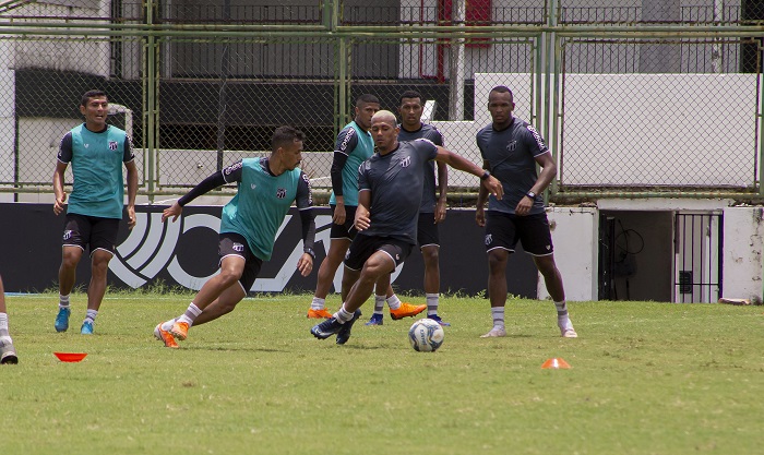 Em Porangabuçu, Ceará fez seu último treino e embarca para enfrentar o River/PI