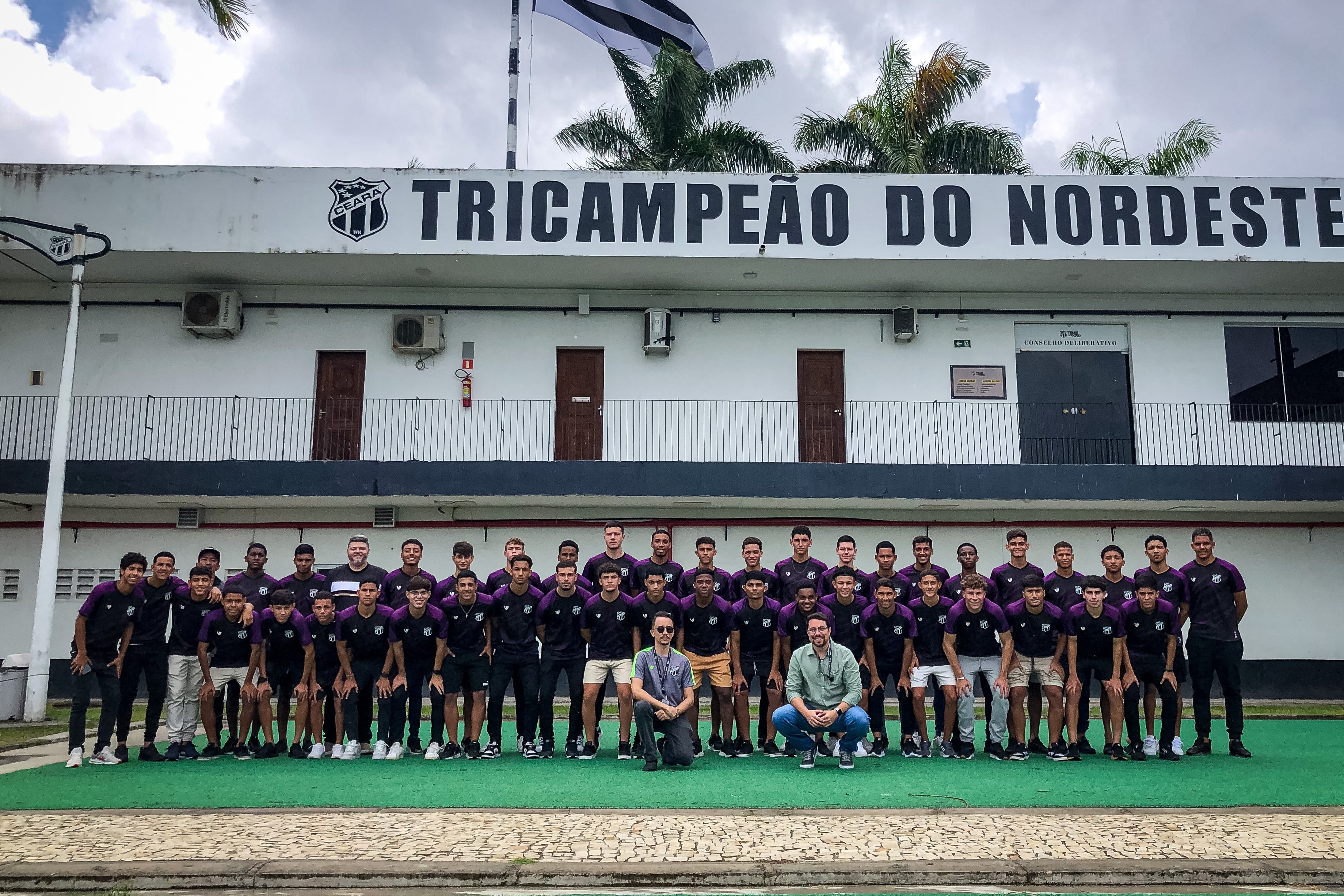 Sub-17: Elenco alvinegro realiza visita ao Centro Cultural e conhece a história do Mais Querido