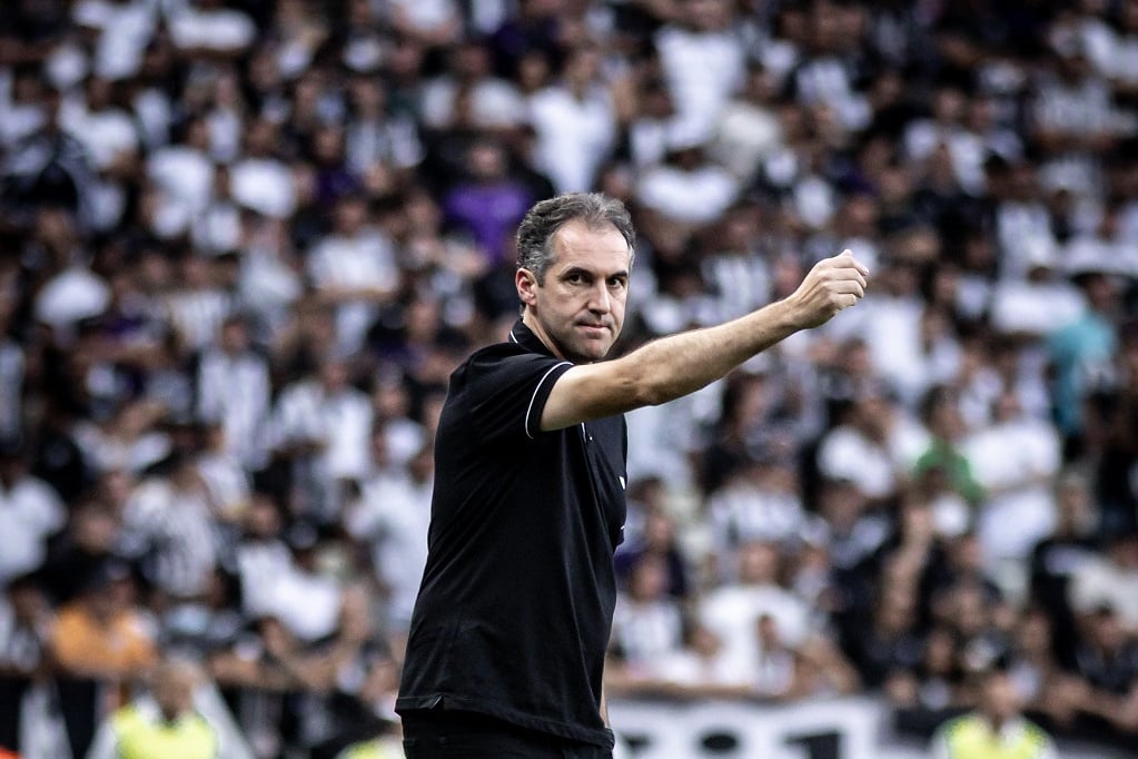 Condé projeta sequência decisiva no Brasileirão e cita força do grupo: “Cabe a nós ter coragem”