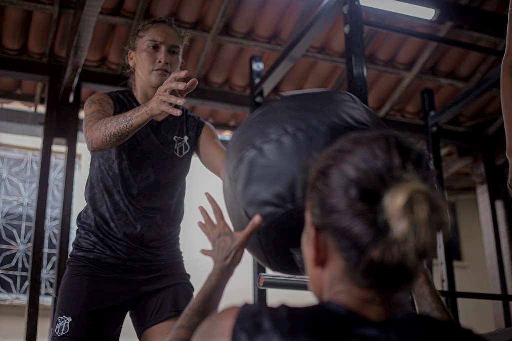 Fut. Feminino: Elenco inicia a semana com treinamento de força em academia