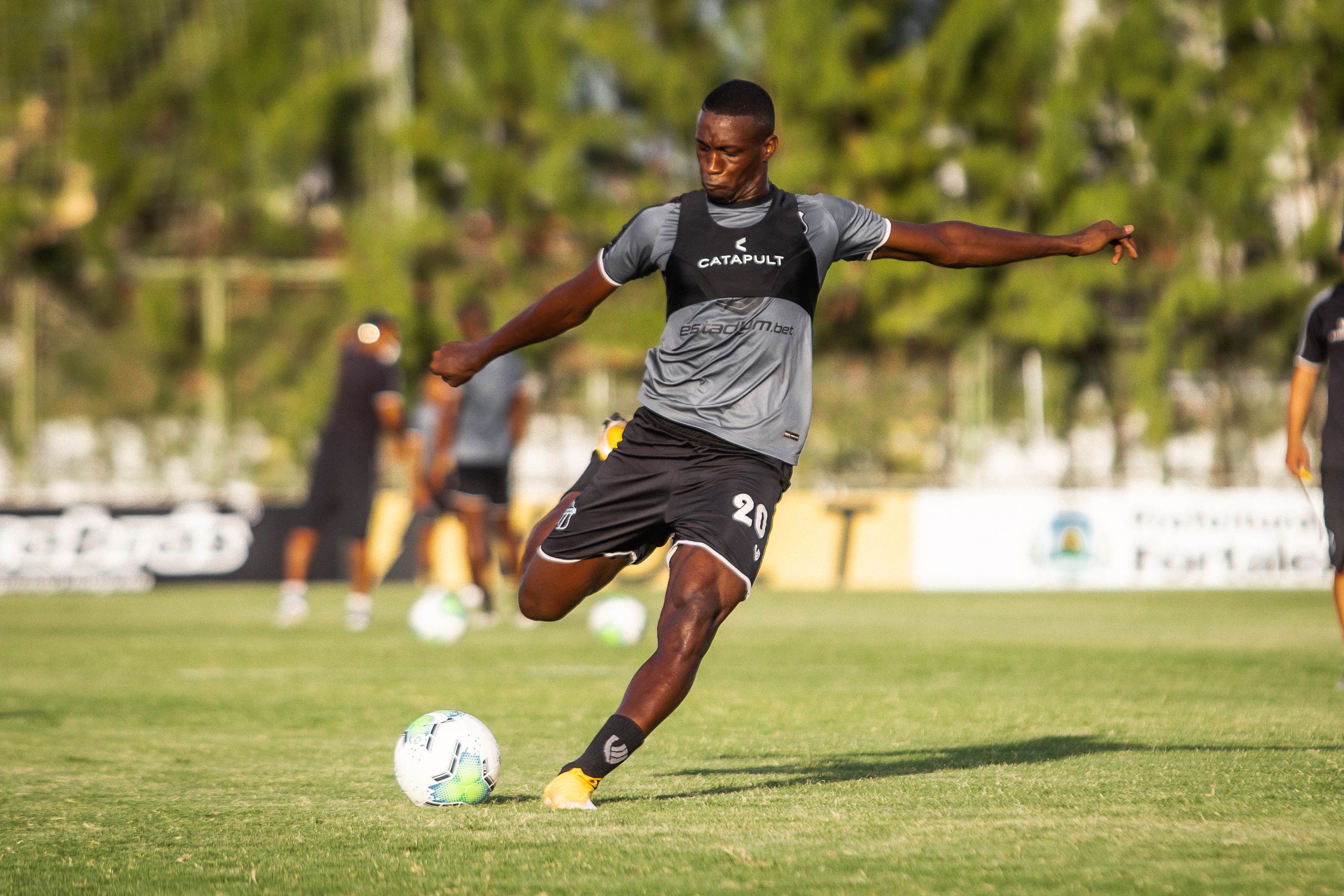 Em Porangabuçu, Ceará segue com preparação para partida contra o Athletico