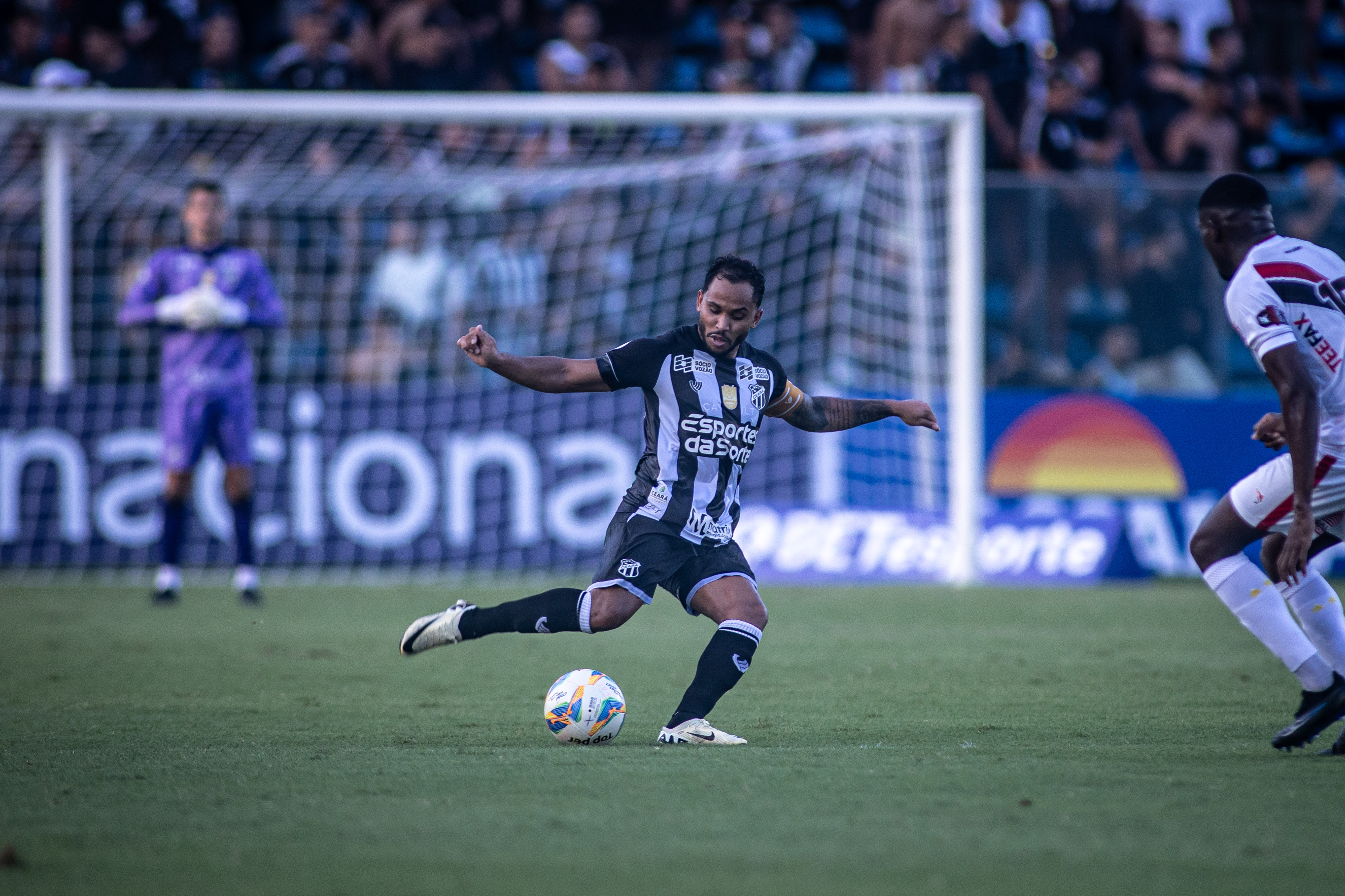 Ceará domina, vence Ferroviário por 2 a 1 e assume liderança do Grupo A do Campeonato Cearense