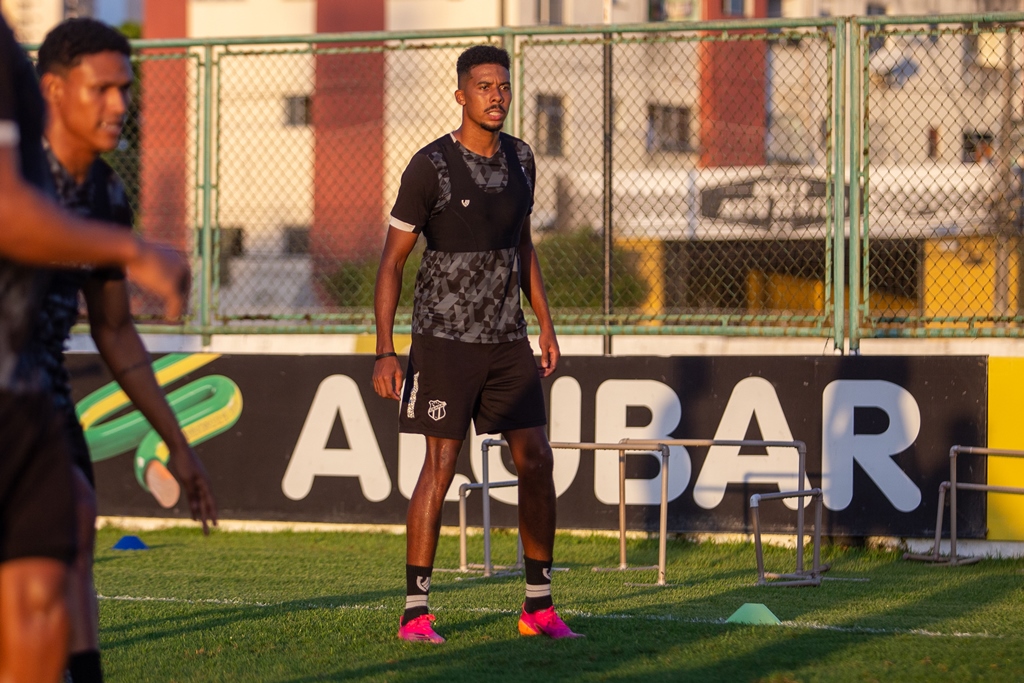 Dois dias antes do clássico nordestino diante do Bahia, elenco alvinegro retorna aos treinamentos, em Porangabuçu