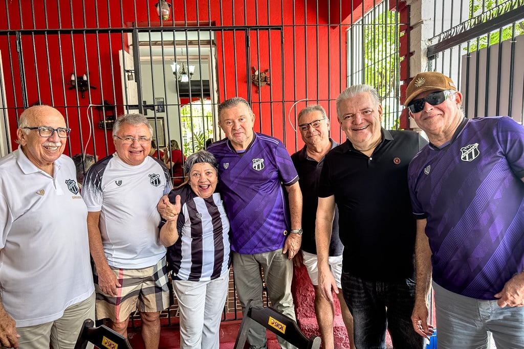 Torcedora alvinegra, Dona Zena recebe homenagem do Ceará Sporting Club