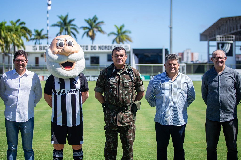 Ceará recebe General do Exército Paulo Sérgio Nogueira de Oliveira, em visita às instalações alvinegras