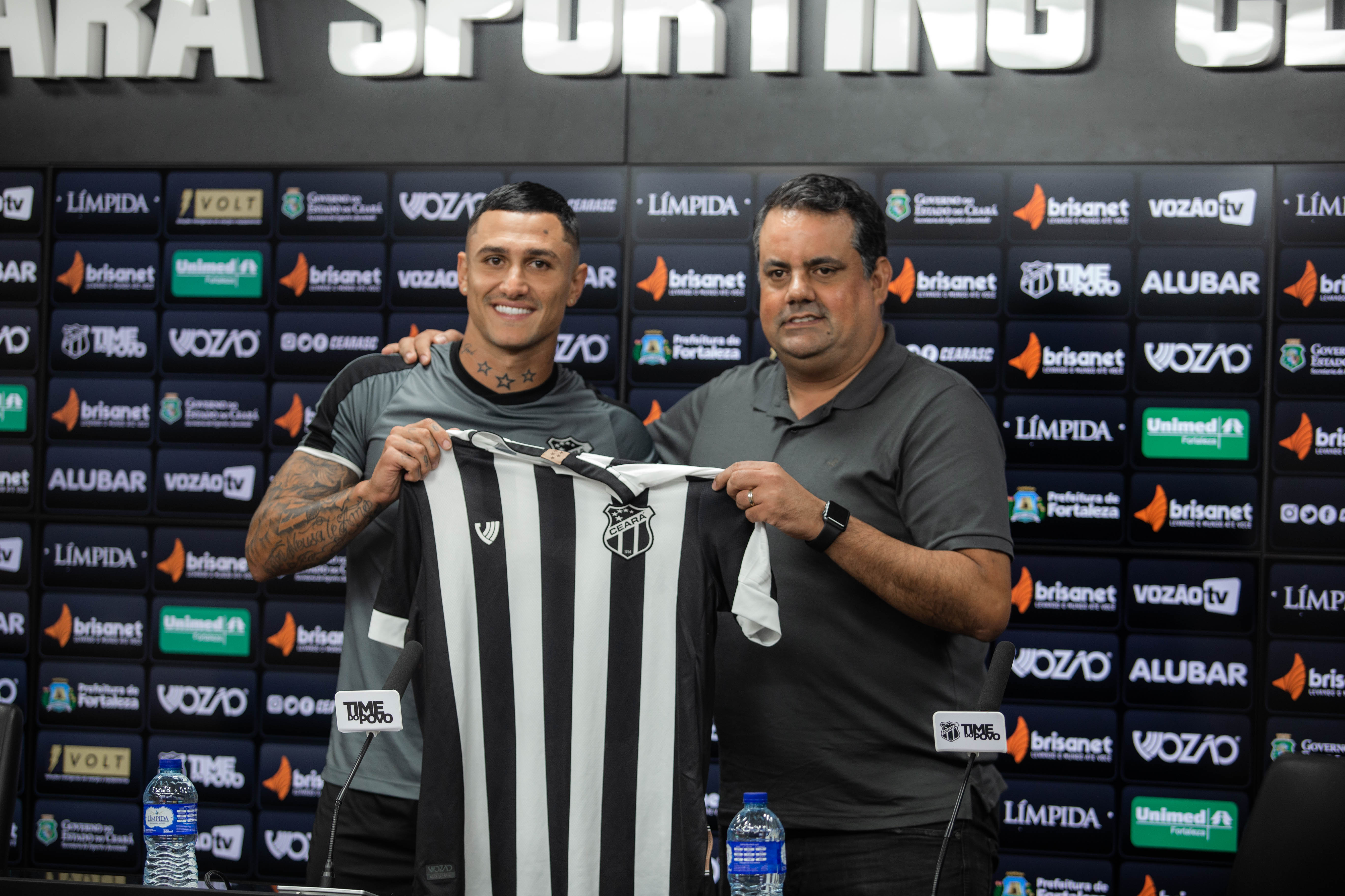 Em apresentação, Vinícius elogia montagem do elenco: “Time é competitivo; vamos brigar por coisas grandes nesse ano”