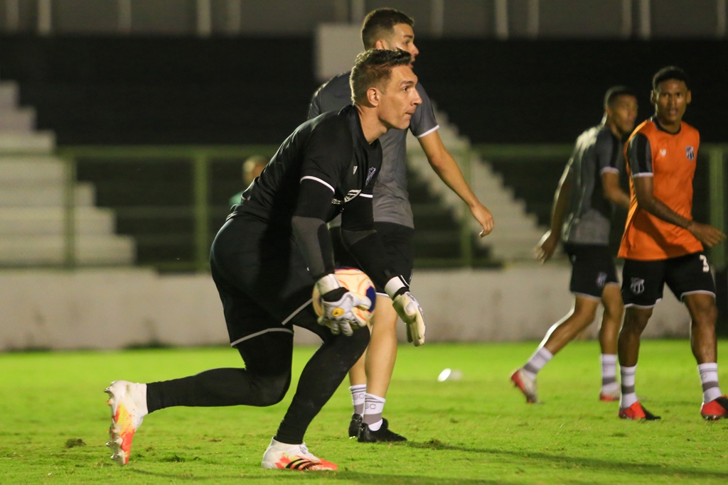 No CT de Porangabuçu, elenco finaliza segundo dia de preparação para enfrentar o Fluminense