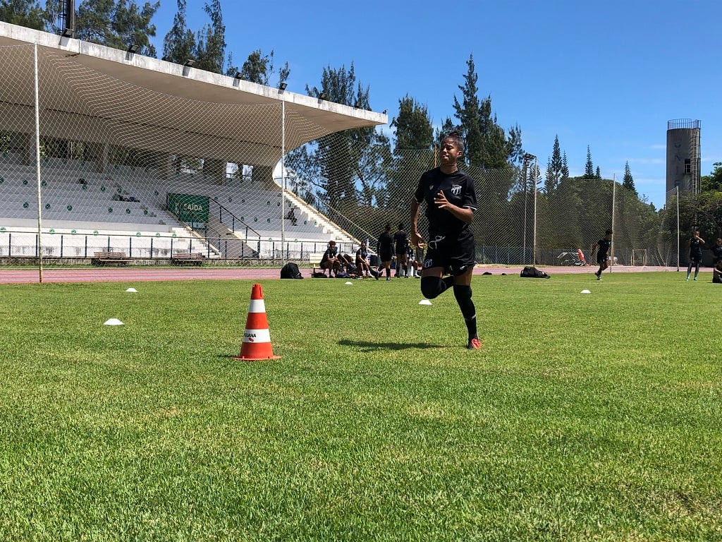 Fut. Feminino: No início da segunda semana de treinamentos da intertemporada, lateral Rafa avalia as atividades