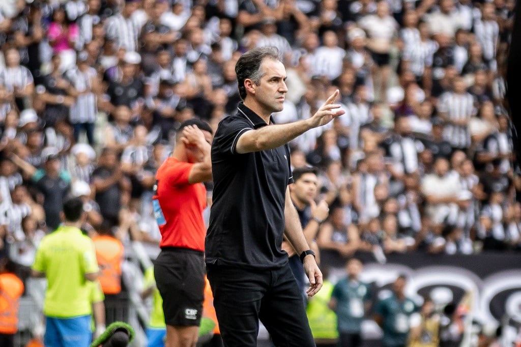 Léo Condé deixa o comando técnico do Ceará