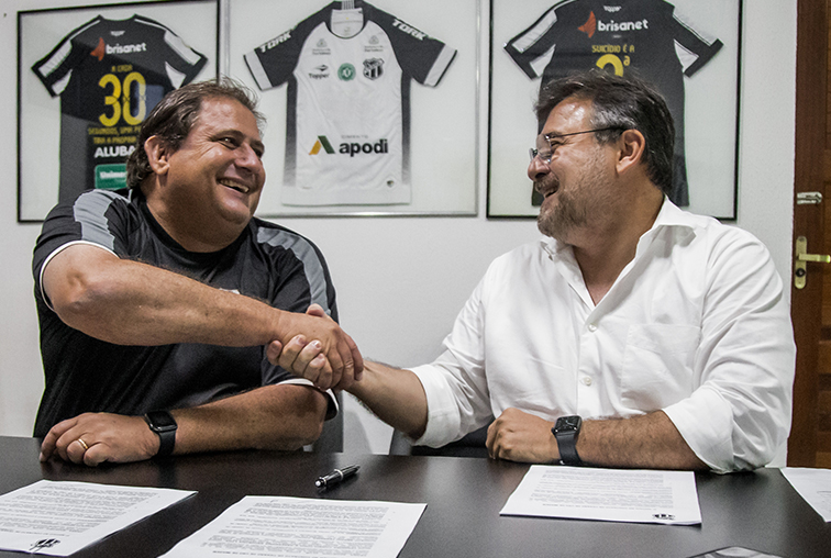 Guto Ferreira renova contrato com o Ceará até o fim de 2021