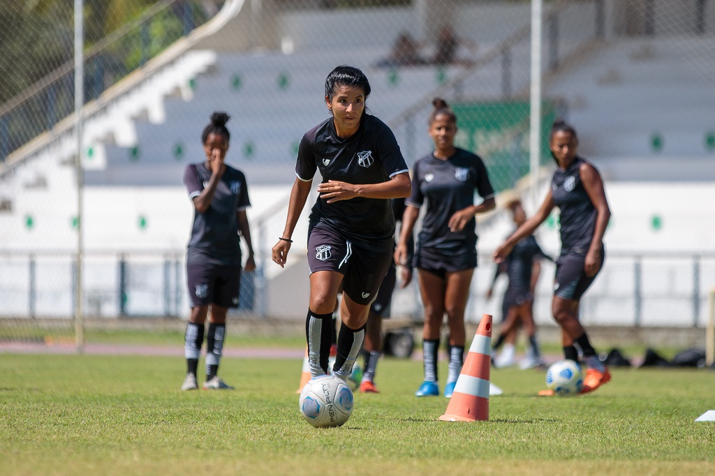 Fut. Feminino: Após marcar nos dois últimos jogos, Thay mira semifinais e comenta sobre desejo do título estadual