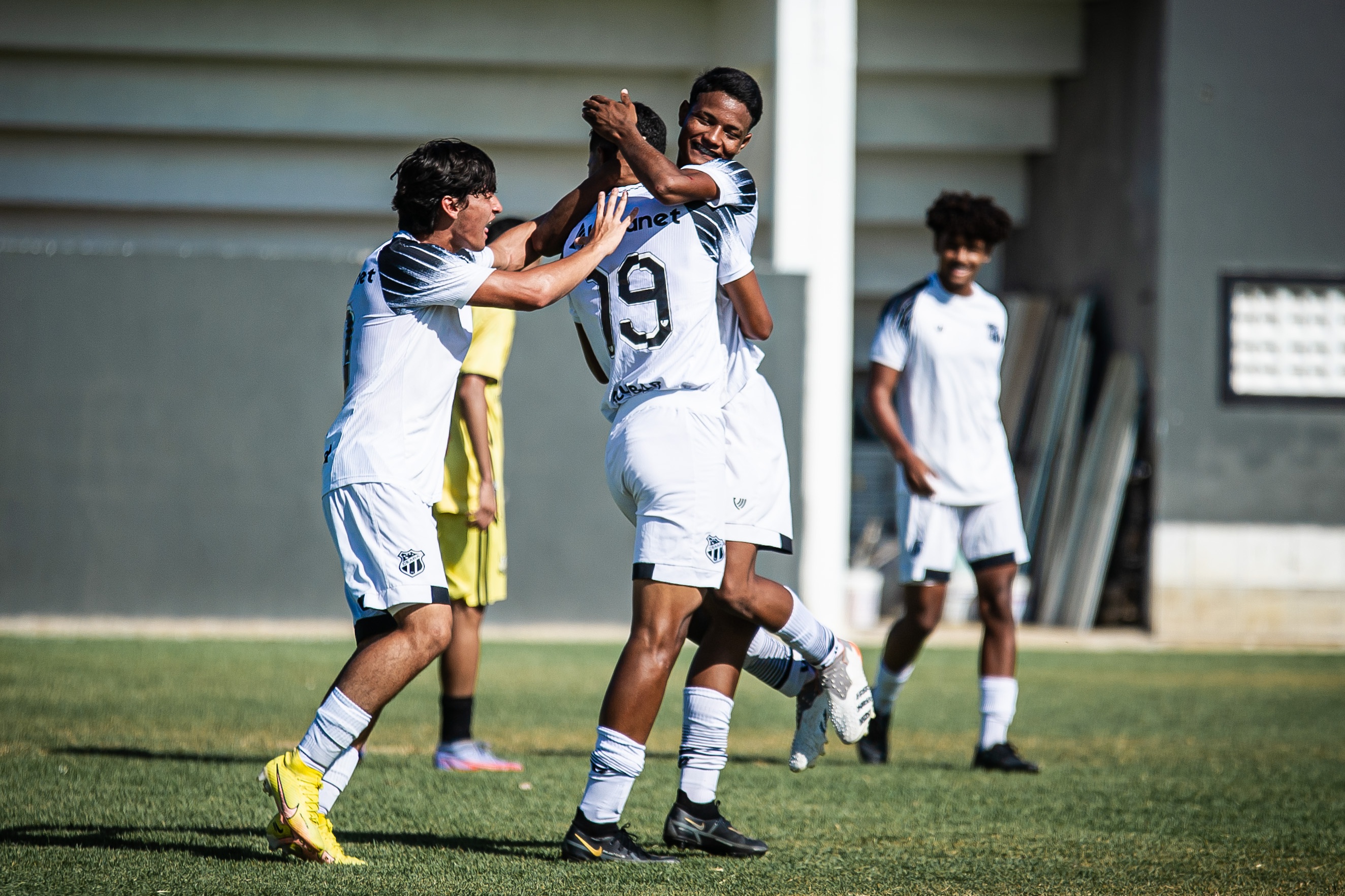 Sub-17: Vozão vence Ouro Negro e garante vaga nas semifinais da Copa Seromo