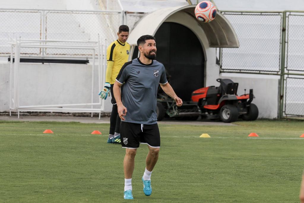 Elenco alvinegro tem tarde de trabalhos em Carlos de Alencar Pinto