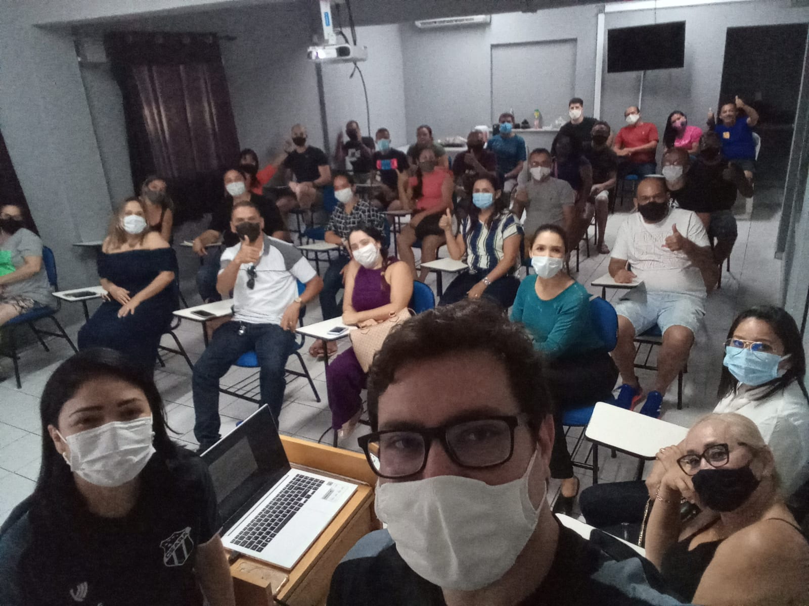 Cidade Vozão: Departamentos de assistência social e psicologia recebem pais de atletas para palestras