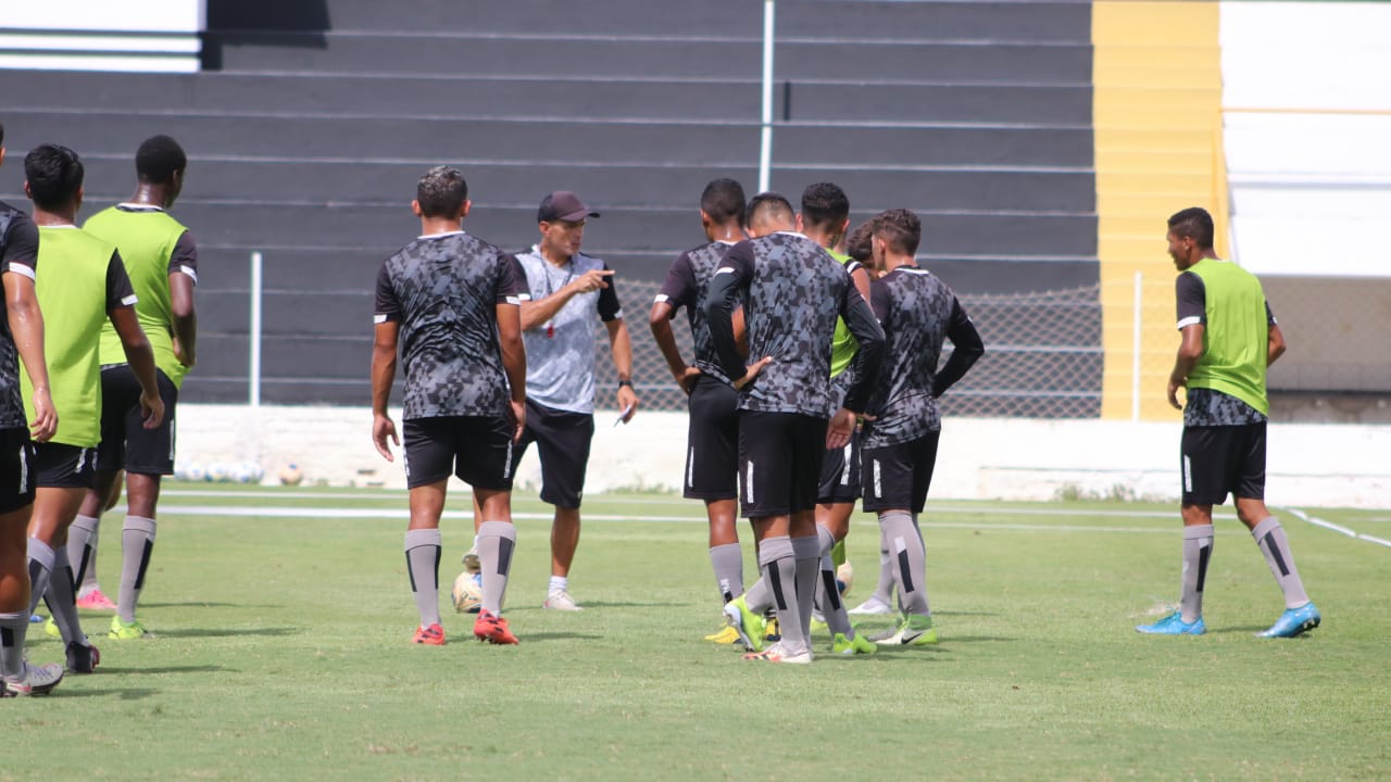 Copinha: Elenco alvinegro desembarca em terras paulistas e aguarda data da estreia na competição