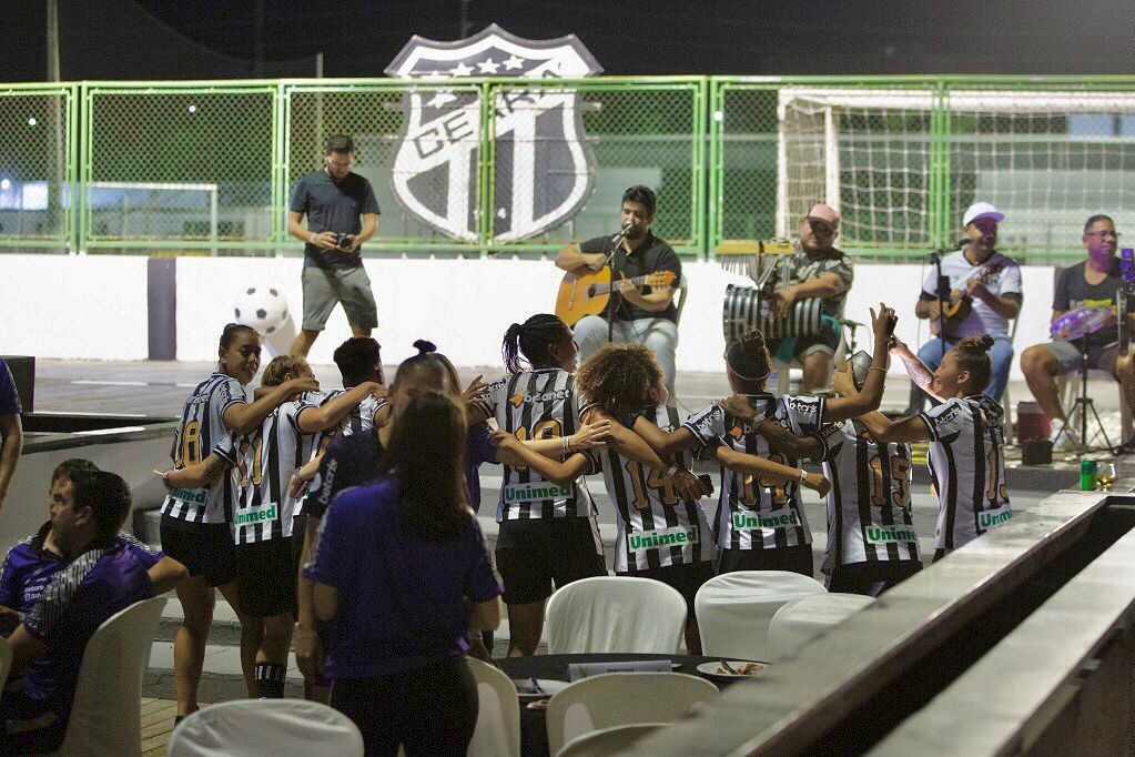 Fut. Feminino: Elenco e comissão técnica campeões do Campeonato Brasileiro A2 são homenageados na sede alvinegra