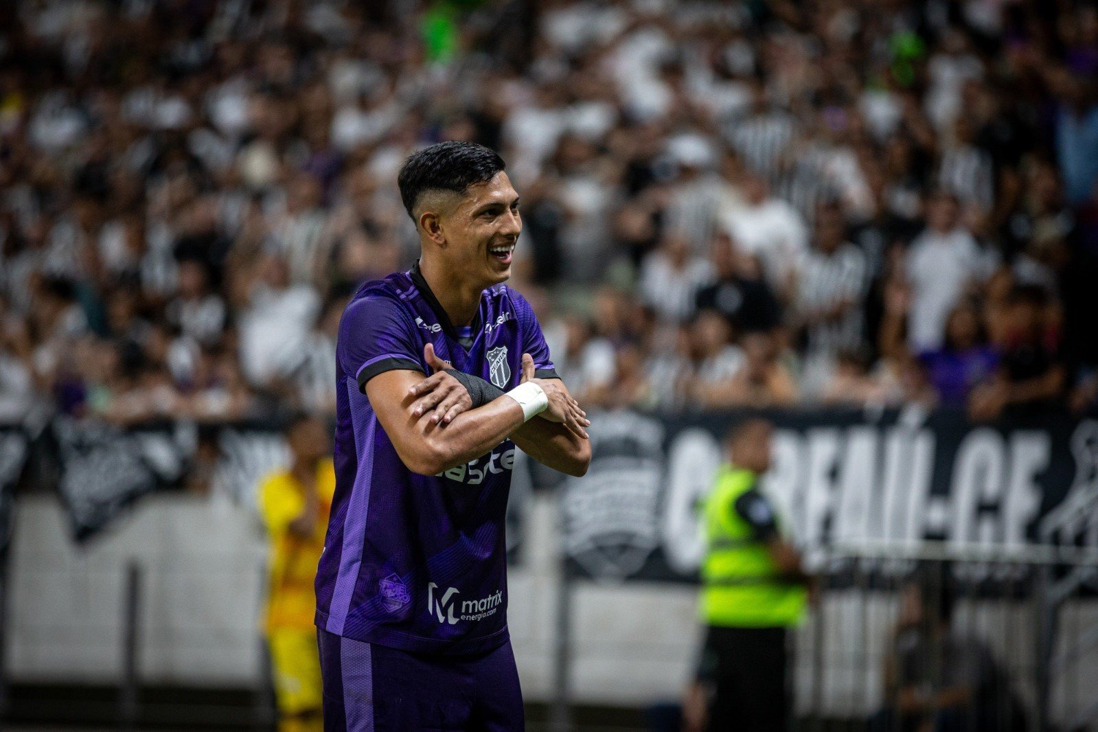 Artilheiro da Série B, Erick Pulga exalta torcida do Ceará e comemora gol marcado