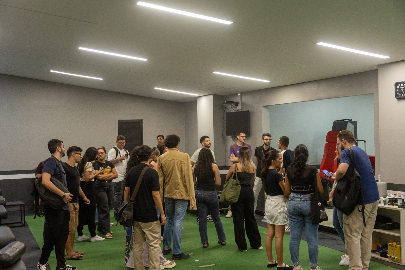 Estudantes de Jornalismo da UFC participam de visita guiada para conhecer instalações do Ceará