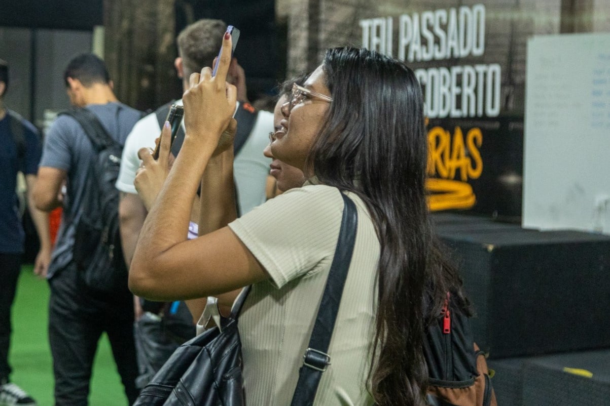 Estudantes de Jornalismo da UFC participam de visita guiada para conhecer instalações do Ceará