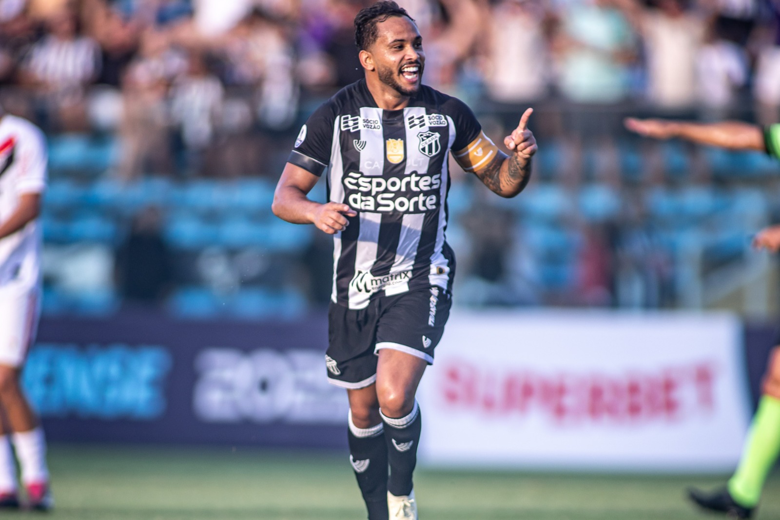 Lourença exalta elenco do Ceará e celebra gol no Clássico da Paz pelo Cearense: "Muito feliz"