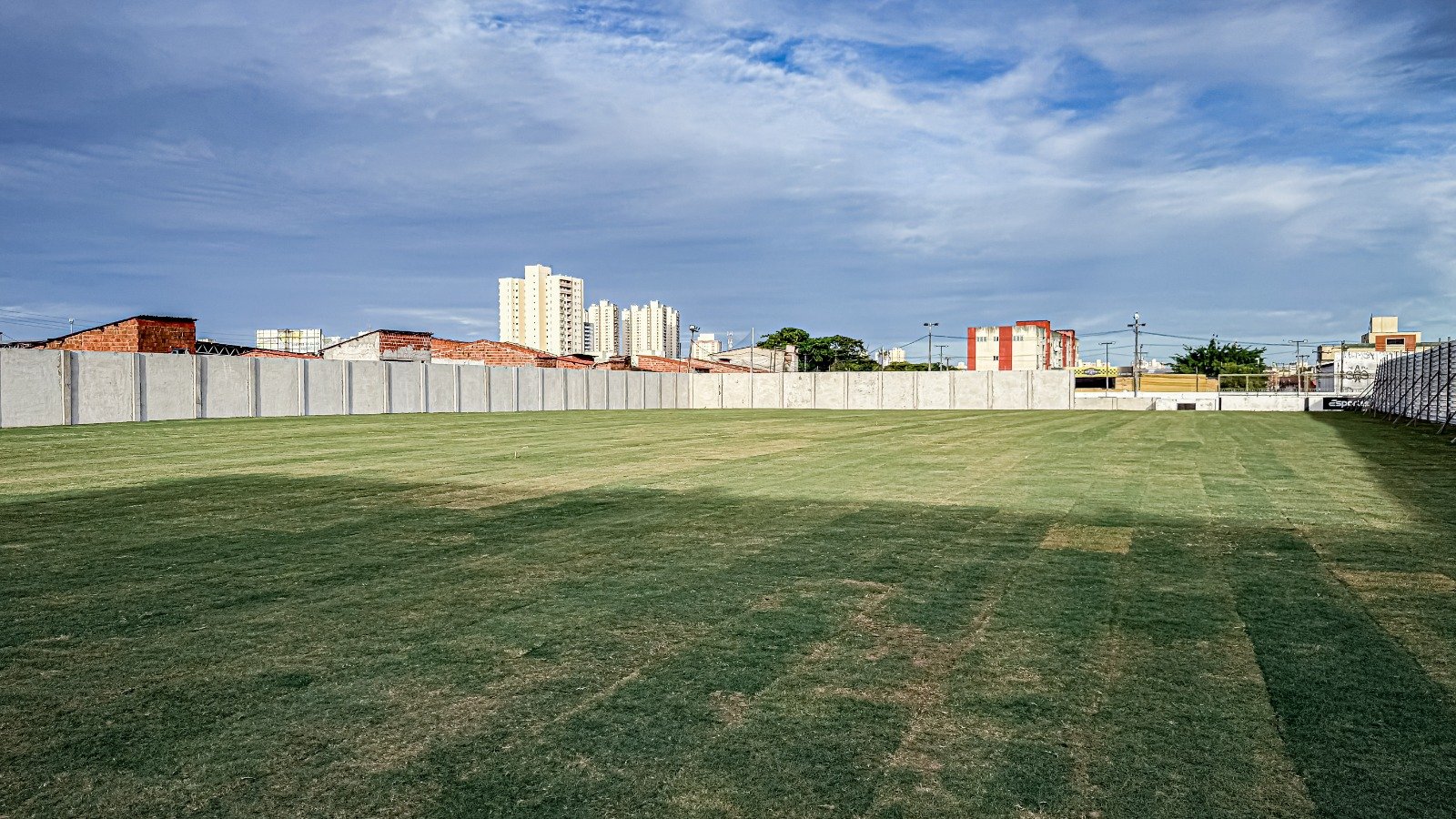 Ceará conclui plantio do gramado do campo anexo de Porangabuçu