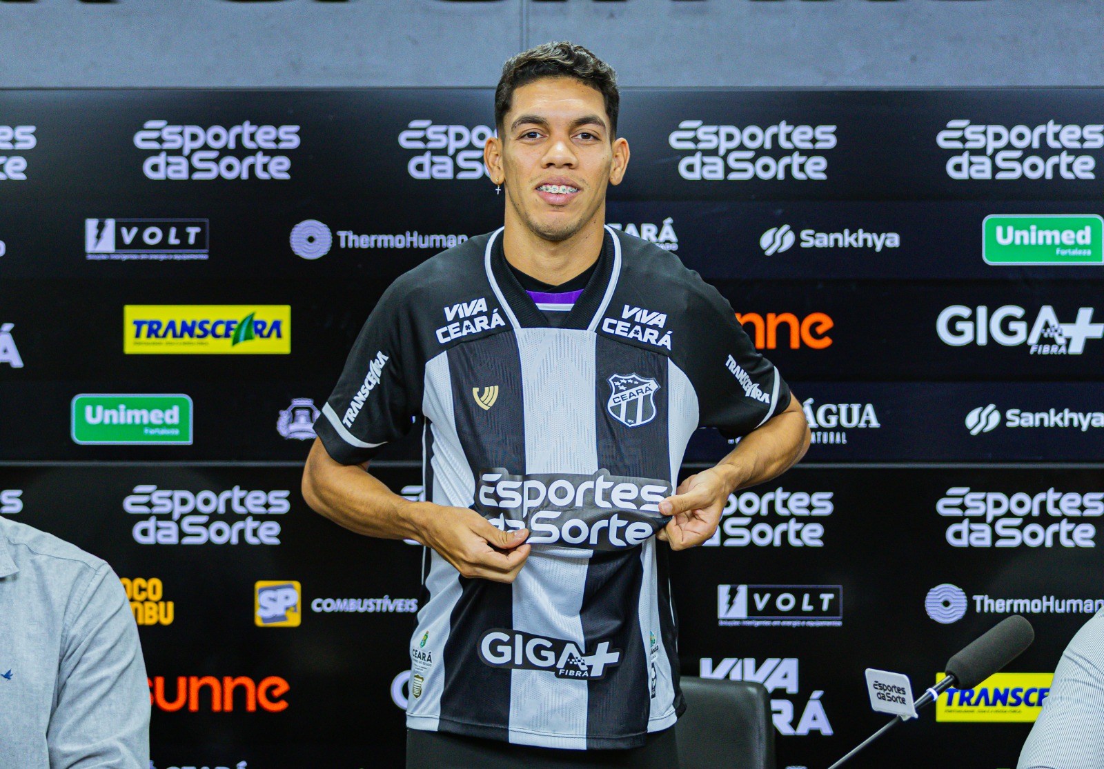 Apresentado à imprensa, Paulo Baya valoriza chegada ao Ceará: "É um momento especial"
