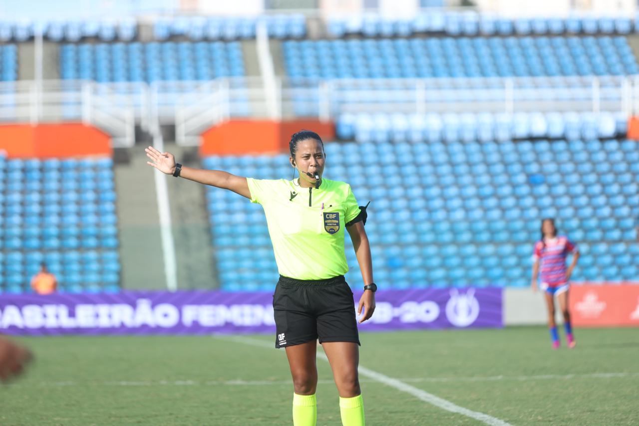 Fut. Feminino: Elizabete Esmeralda apita o Clássico-Rainha pela 6ª rodada do Campeonato Cearense