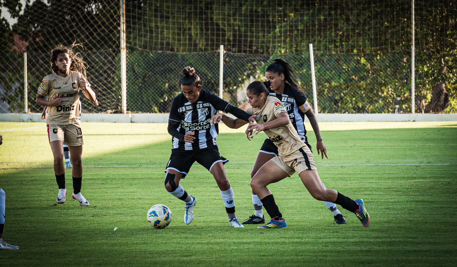 Fut. Feminino: O POVO transmite R4 x Ceará pela semifinal do Cearense na TV aberta e no YouTube
