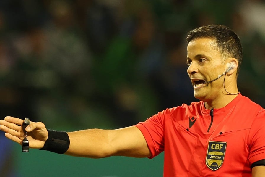 Sávio Pereira Sampaio (DF) apita Ceará x Cruzeiro pela 36ª rodada do Brasileirão