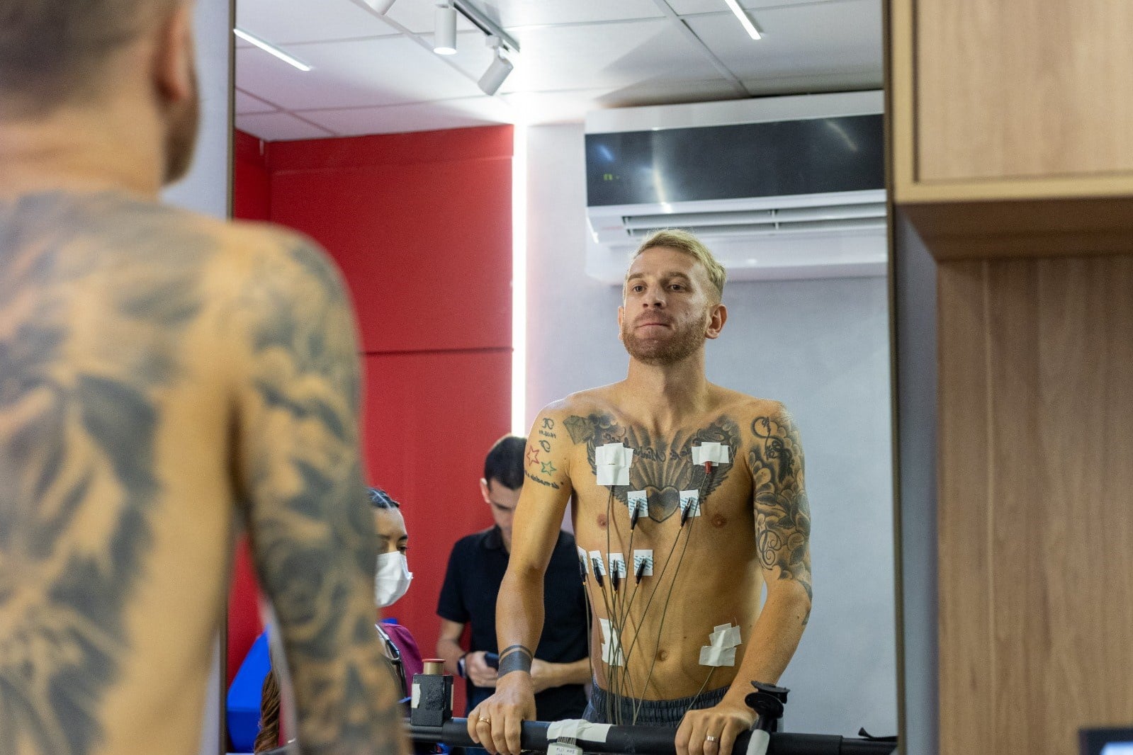 Atletas realizam bateria de exames e passam por avaliação cardiológica