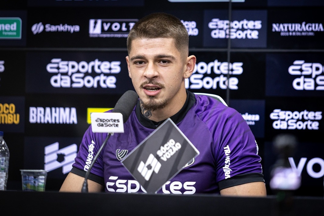 "Espero representar bem essa camisa", diz Jorge Meurer em apresentação pelo Ceará