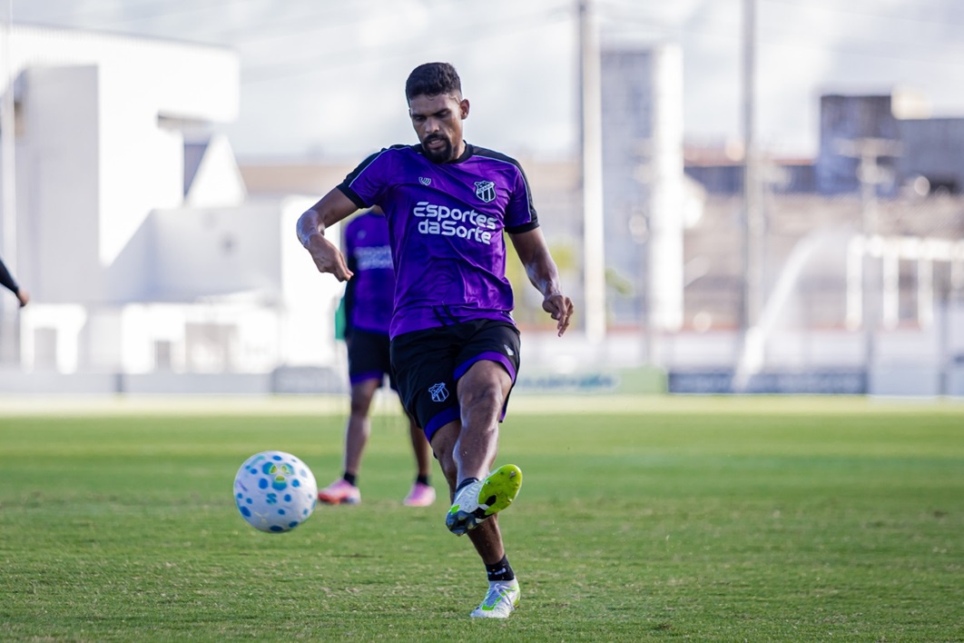 Com treino pela manhã, Ceará se reapresenta e inicia preparação para duelo da Copa do Brasil