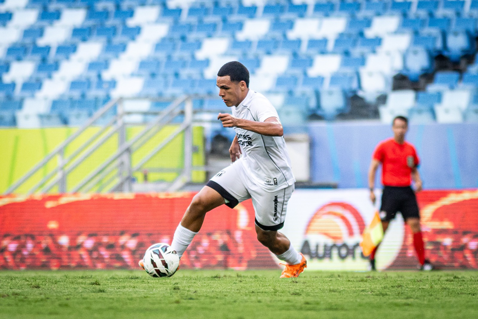 Líder do campeonato, Ceará visita a equipe do Londrina pela quinta rodada do Brasileiro