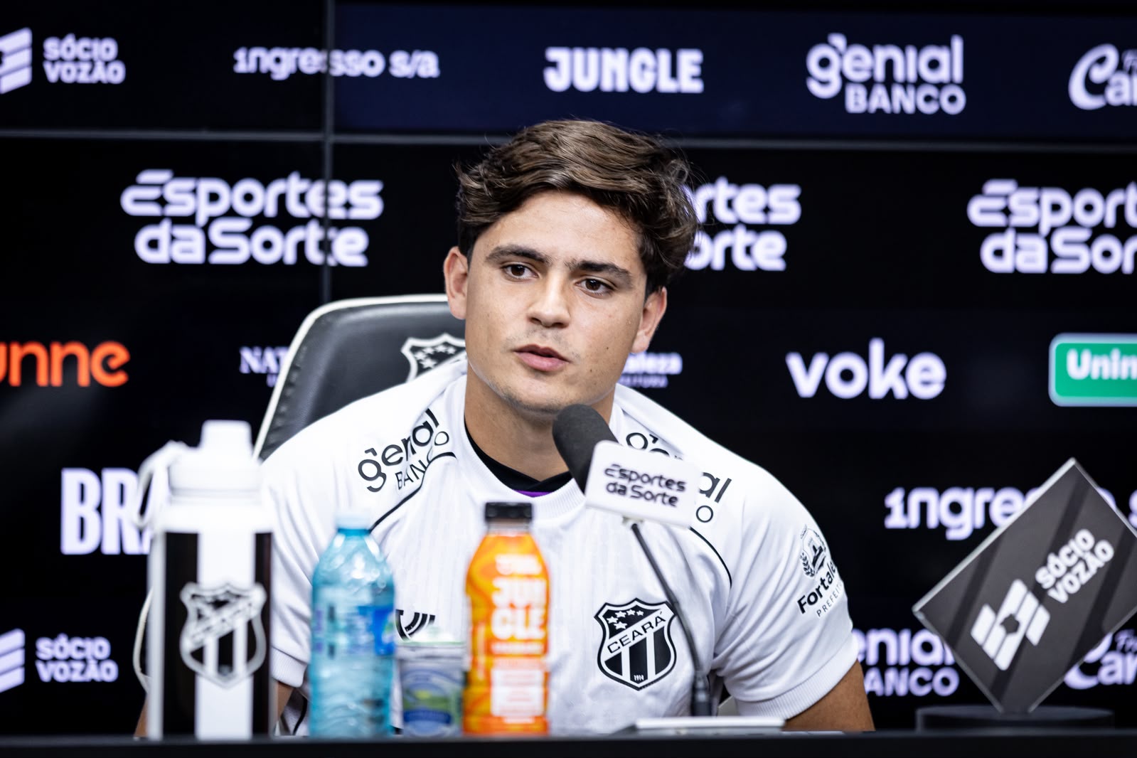 Apresentado oficialmente, Lenny Lobato destaca versatilidade: “Posso atuar por ambos os lados do campo e também centralizado”