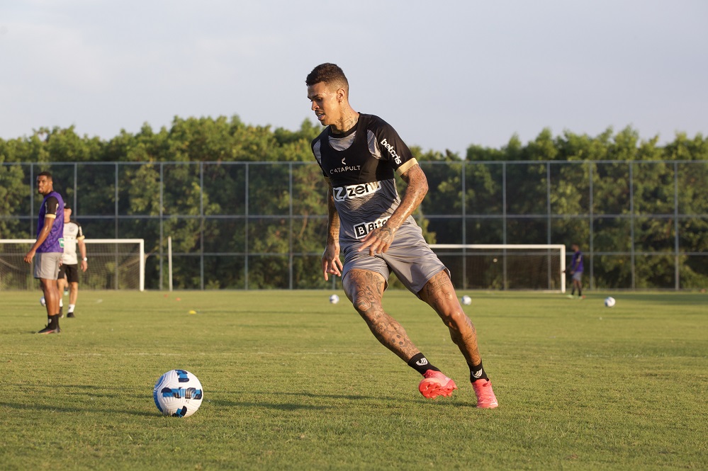 Ceará faz último treino antes de viajar para Assunção