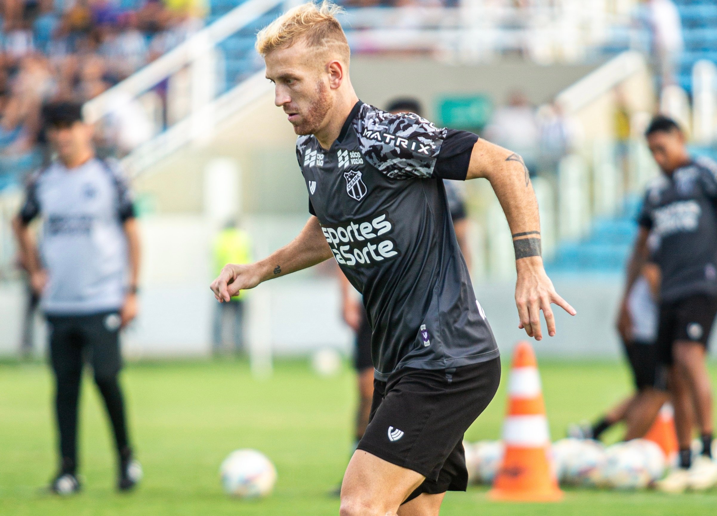 Apresentado à torcida no treino aberto, Pedro Henrique exalta Nação Alvinegra e celebra vinda ao Ceará