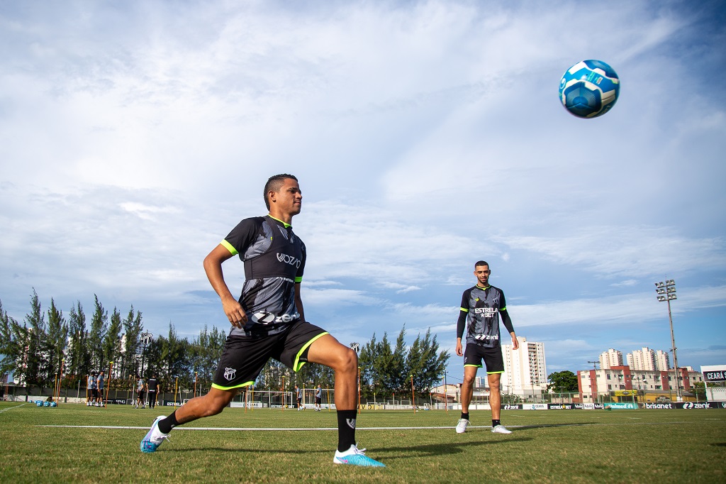 Em Porangabuçu, elenco alvinegro realiza treino apronto para enfrentar a Ponte Preta