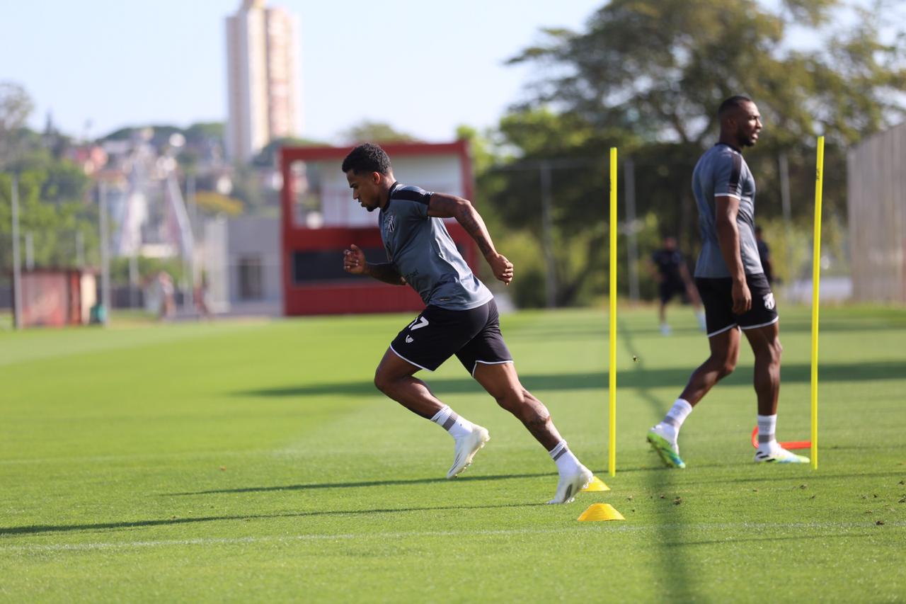 Em Porto Alegre, Ceará realiza treino apronto para partida contra o Grêmio