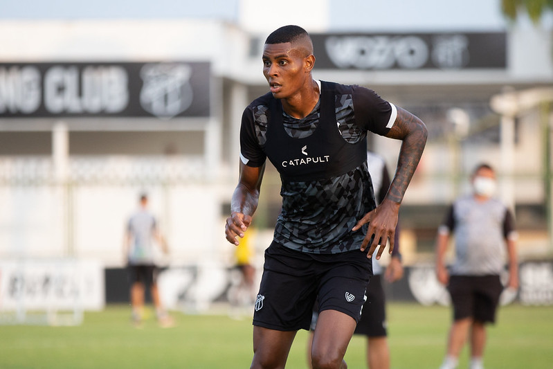 Com treino apronto no CT de Porangabuçu, Ceará encerra preparação para partida contra o Inter