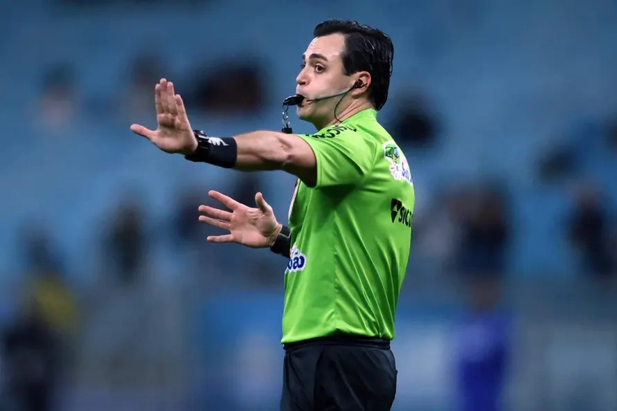 Camp. Brasileiro: Gaúcho Lucas Rechatiko Horn apita a estreia do Ceará diante do São Bernardo/SP