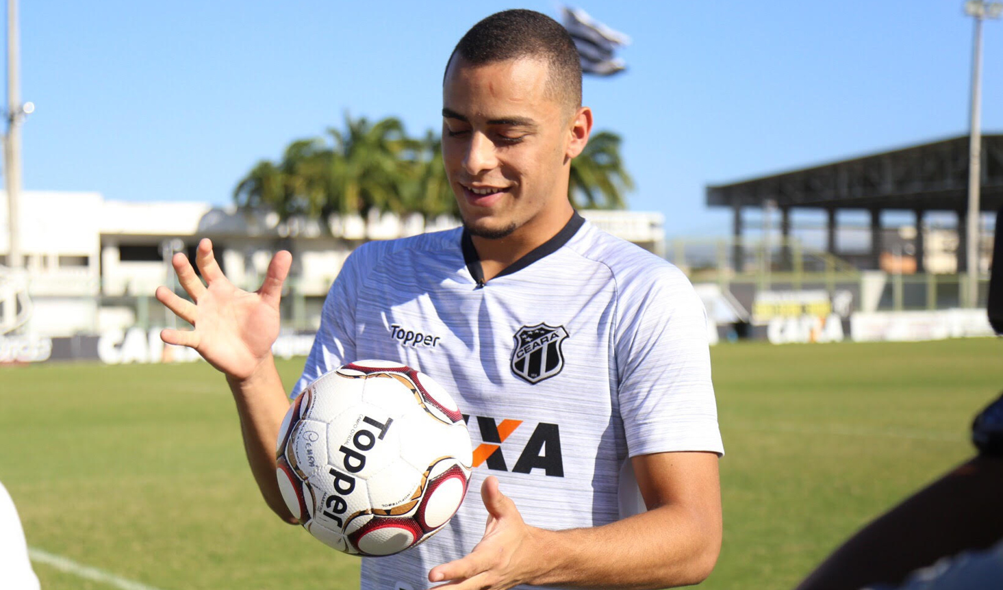 Arthur Cabral comemora bom aproveitamento e artilharia pelo Ceará na Série B