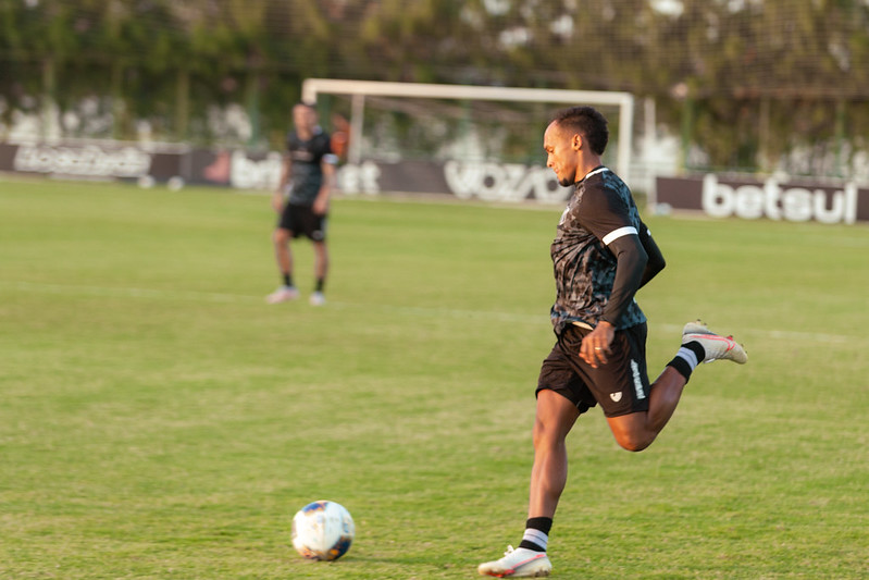 Antes de clássico na Copa do Brasil, Guto Ferreira comanda último treino em Porangabuçu