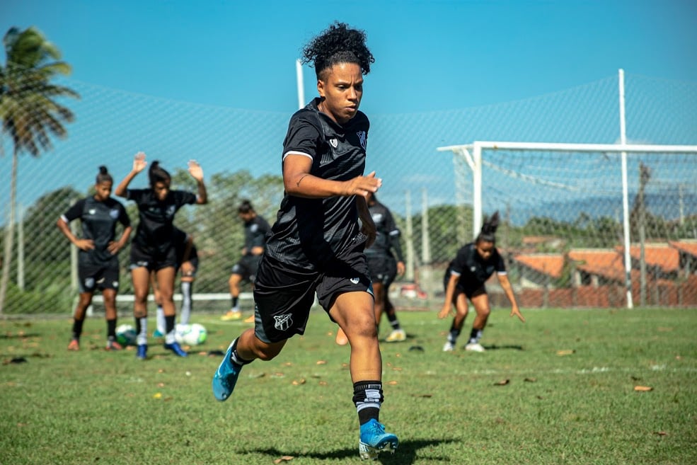 Fut.Feminino: Sobre caminhada na Série A2, volante Byah pondera  "pé no chão e um passo de cada vez"