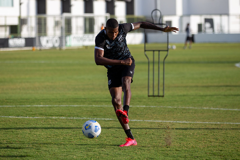 Ceará segue firme com preparação para confronto direto contra o Atlético/GO