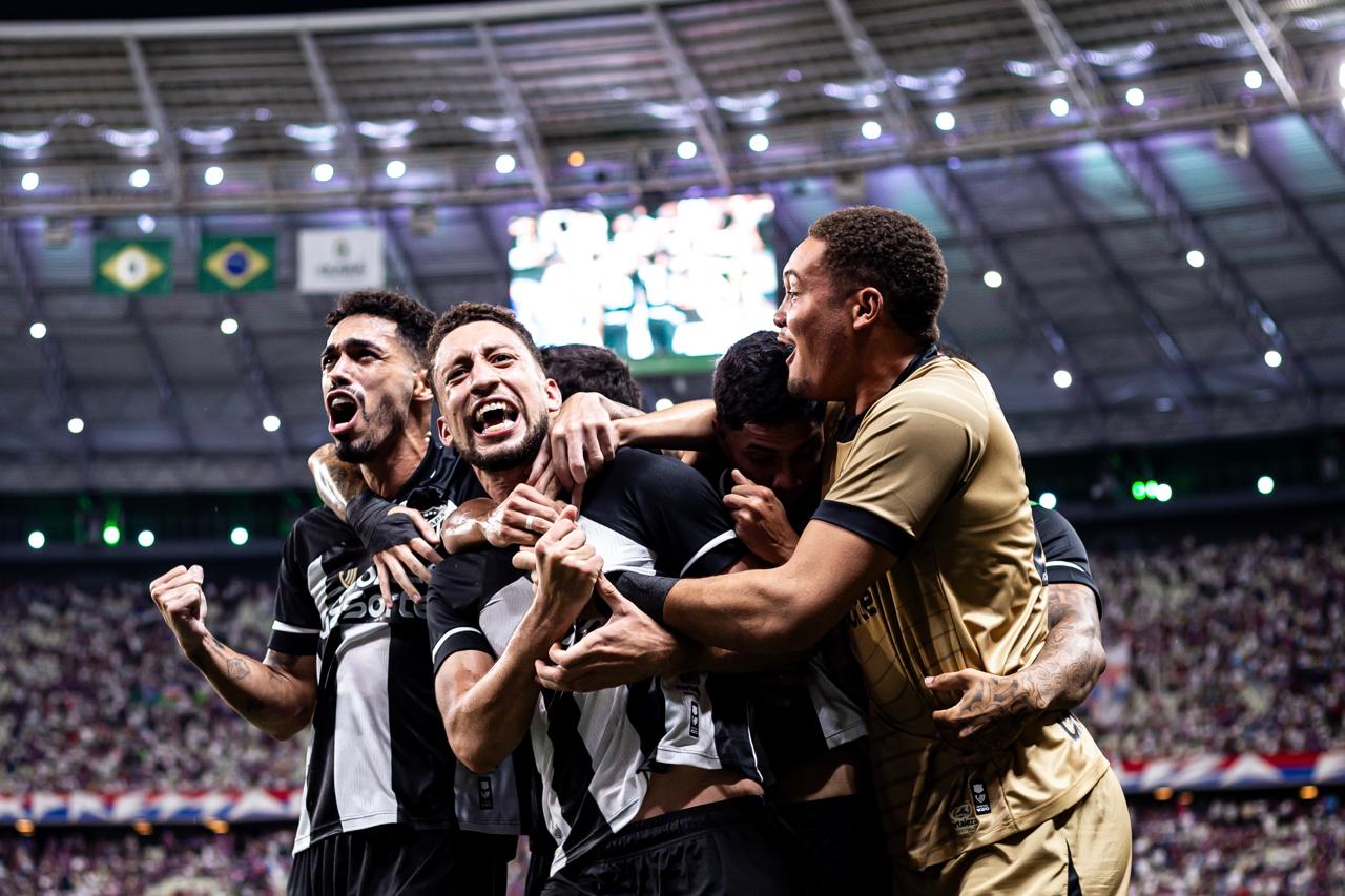 Camp. Brasileiro: De virada, Ceará derrota o Fortaleza por 2 a 1 com gols de Melk e Júlio César