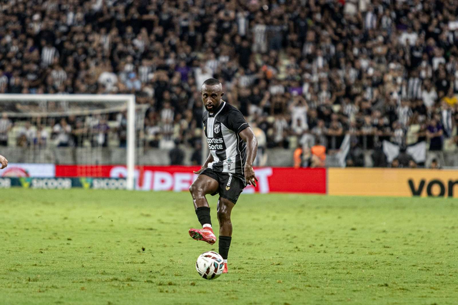 No Castelão, Ceará recebe o Vila Nova pelo Brasileiro; ingressos seguem à venda